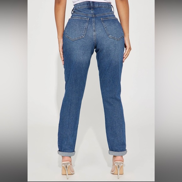 FashionNova 90’s Ripped Mom Jean - Picture 3 of 6